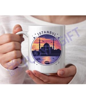 İstanbul Temalı Özel Kahve Kupası - Şehir Silueti ve Gün Batımı Tasarımıyla Benzersiz Hediye